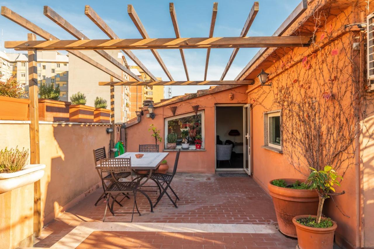 Bright And Comfy Terraced Apartment In Trastevere Rome Exterior photo